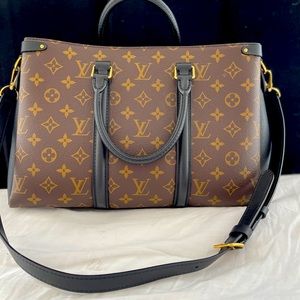 Louis Vuitton Authentic OneTheGo MM, classic monogram, fall 2022.